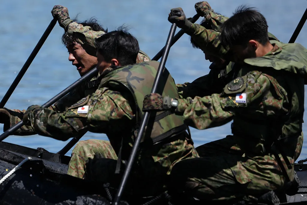 Japan odbacio kritike Kine o "novom militarizamu"  i najavio jačanje odbrane u Indo-Pacifiku