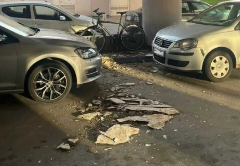 Urušio se dio plafona na parkingu UKC RS, jedan automobil oštećen