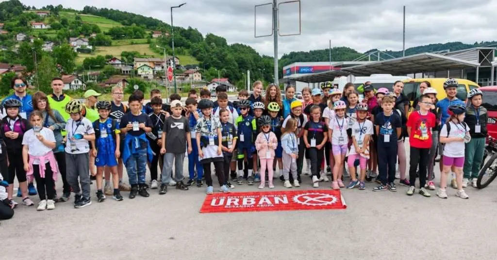 Više od 80 mališana učestvovalo na Prvoj dječijoj biciklijadi u Bosanskoj Krupi