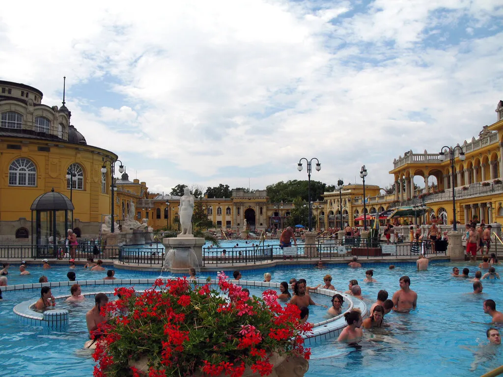Od poznatih budimpeštanskih kupatila do Alton Towersa: Najrazočaravajuće turističke atrakcije na svijetu