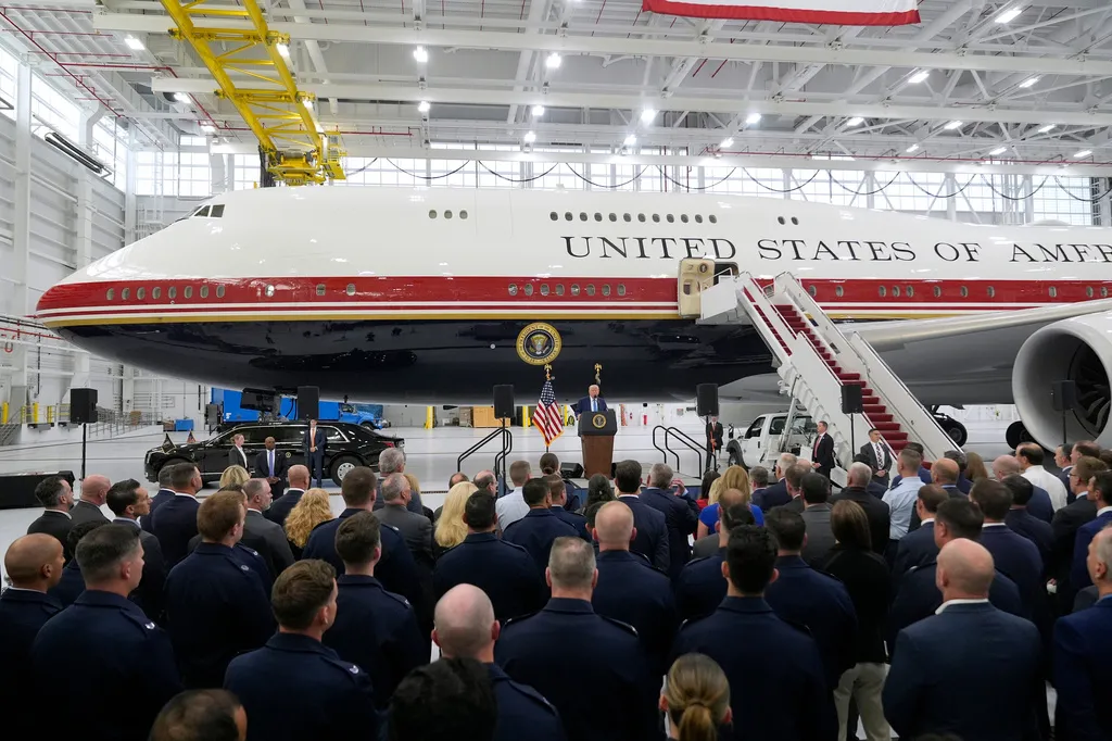 Kontoverzni poklon iz Katara: Trump predstavio luksuzni predsjednički avion