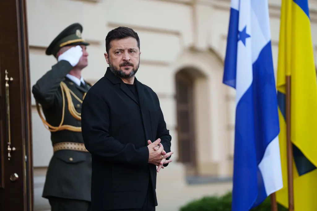 Zelenski: Rusija priprema masovno granatiranje teritorije Ukrajine