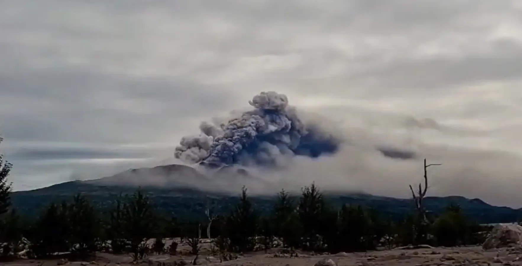 Eruptirao vulkan na Kamčatki, pepeo dostigao visinu od 10,5 km