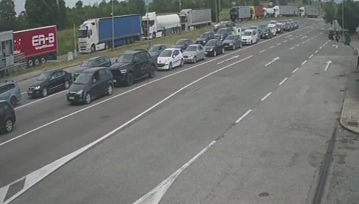 Duge kolone na više graničnih prelaza pri izlazu iz BiH