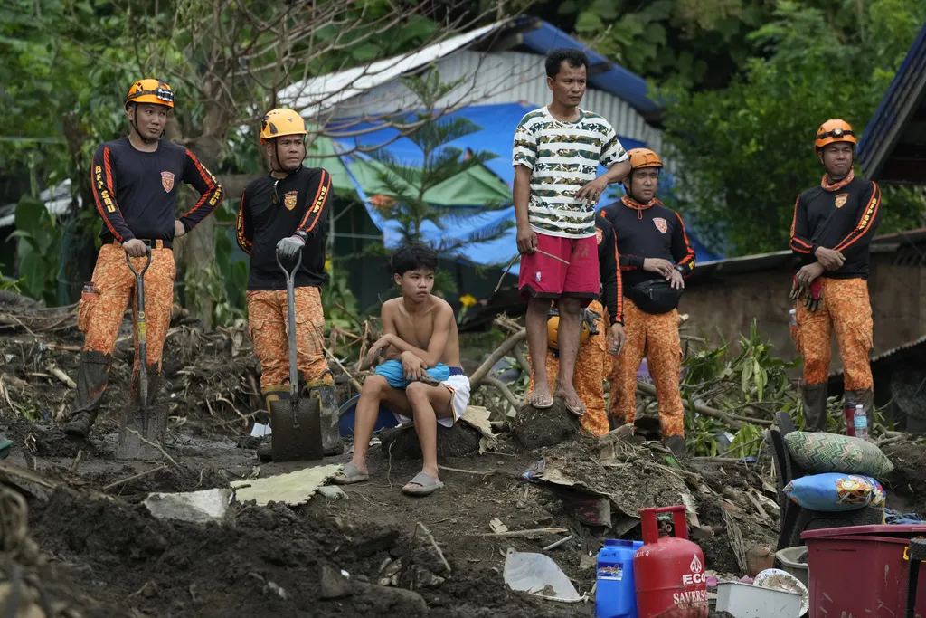 Najmanje deset osoba poginulo u klizištu na Filipinima, u toku potraga za preživjelima