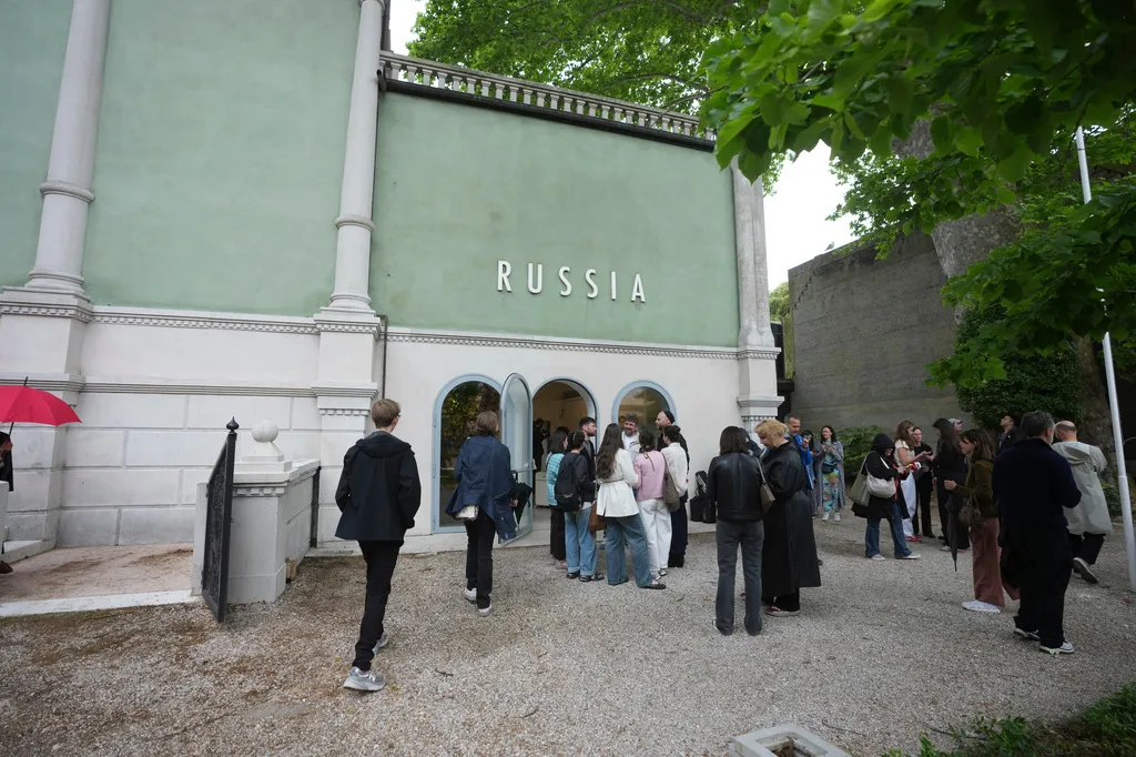 Evropska komisija traži ukidanje 2 miliona evra za Venecijansko bijenale zbog ruskog paviljona