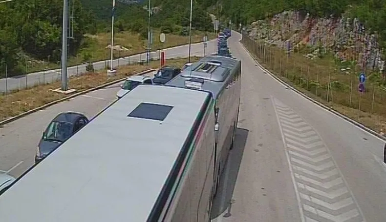 Pojačan saobraćaj na nekoliko graničnih prelaza na izlazu iz BiH