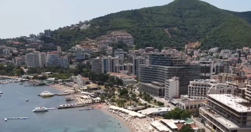 Budvanska rivijera u špicu sezone: "Broj turista u porastu, cijene prilagođene svačijem džepu"