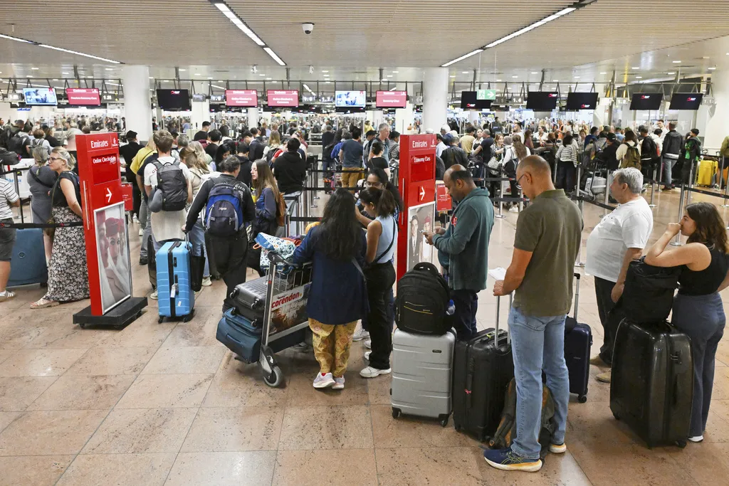 Zbog novog EU sistema ljudi čekaju satima na aerodromima, kasne na letove...
