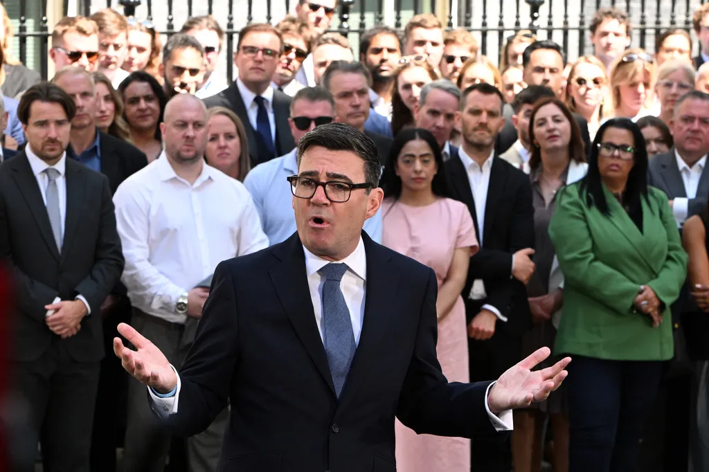 Burnhamova Vlada: Mahmood ostaje ministarka unutrašnjih poslova, Miliband šef diplomatije