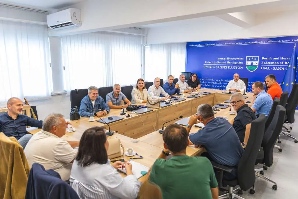 Dogovor Vlade USK i sindikata: Veće plate za budžetske korisnike od 1. avgusta