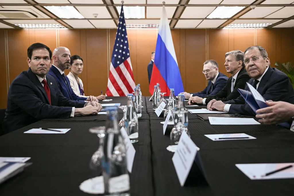Lavrov Rubiju: Dalje naoružavanje Kijeva neprihvatljivo