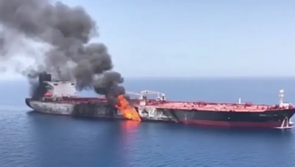 Eksplodirao naftni tanker prilikom prolaska kroz Hormuz