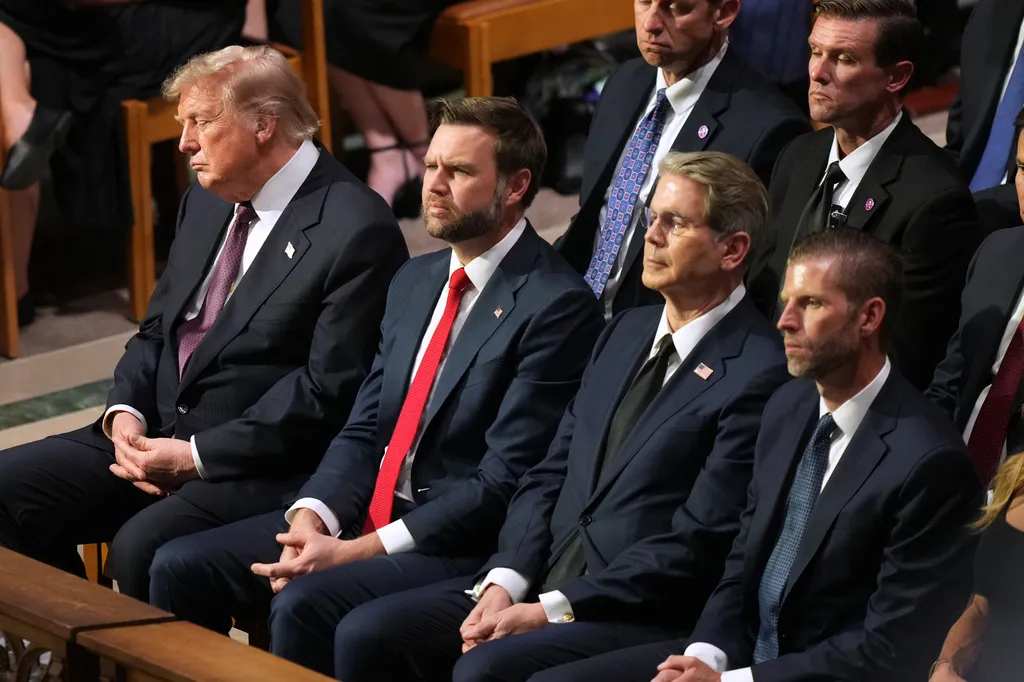 Trump na udaru komentara, na sahrani Grahama viđen sa zatvorenim očima