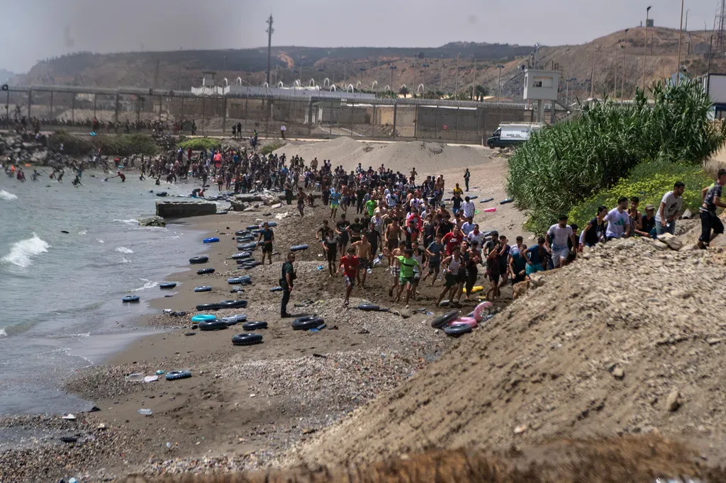 Novi pokušaj upada migranata u Španiju, policija ih rastjerala