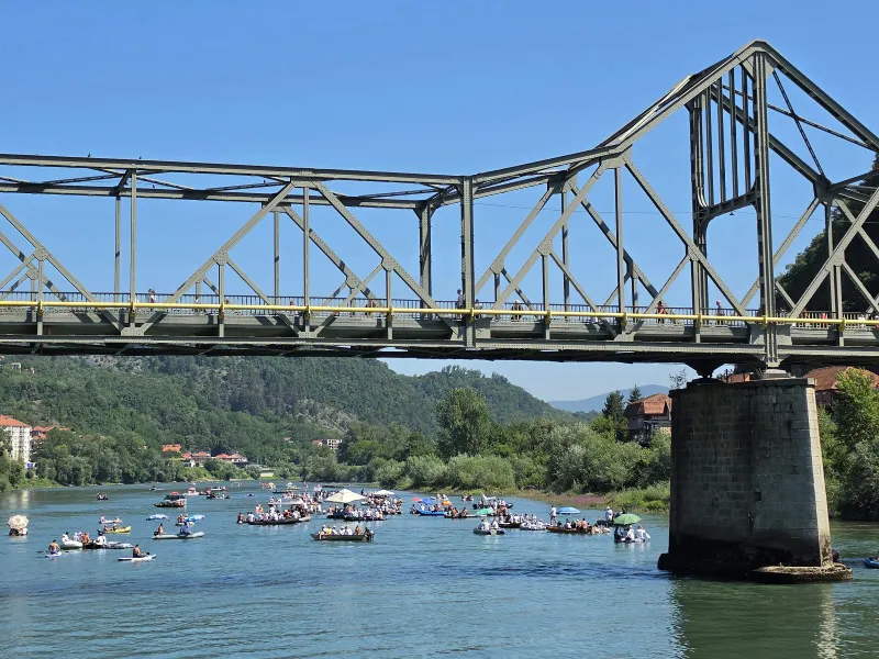 "Drinska regata" okupila oko 100 plovila sa više od 500 učesnika