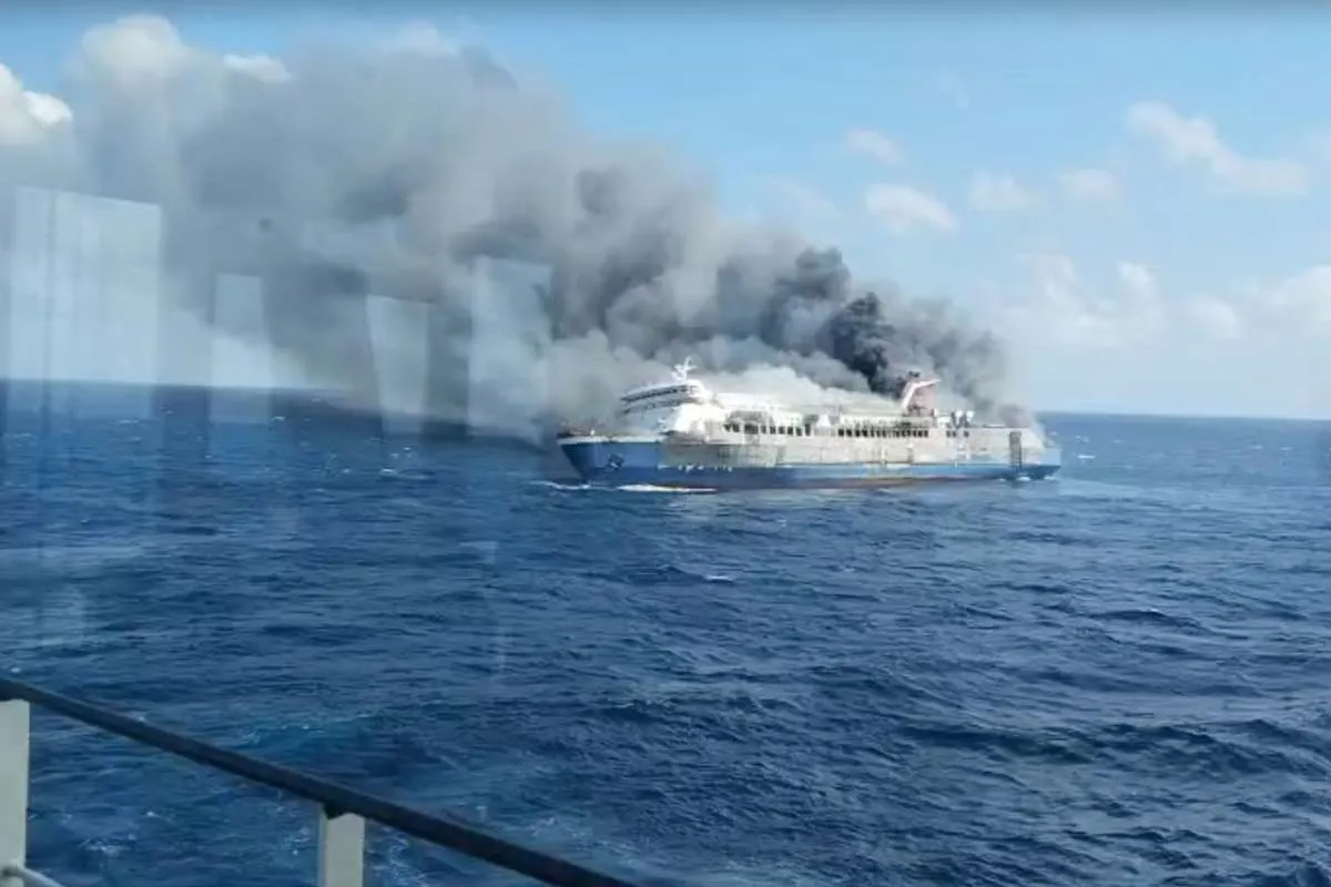 Trajekt se zapalio kod indonežanskog ostrva Madura, pet osoba poginulo