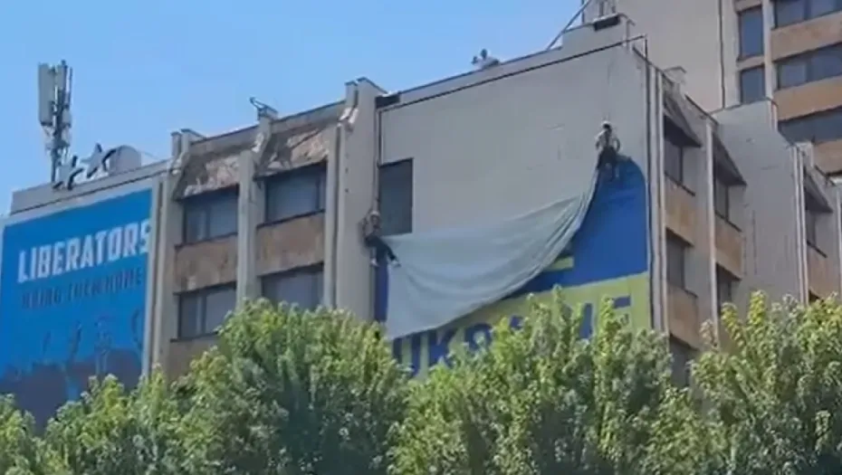 Priština uklonila zastavu Ukrajine nakon posjete Zelenskog Beogradu i njegove izjave o Kosovu*
