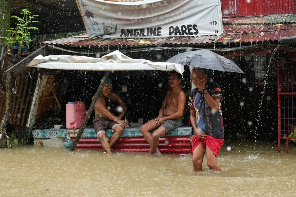Najmanje 12 poginulih, osam nestalih nakon poplava i klizišta na Filipinima