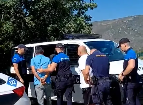 Građani blokirali ulaz deponiju "Uborak", policija privodi demonstrante