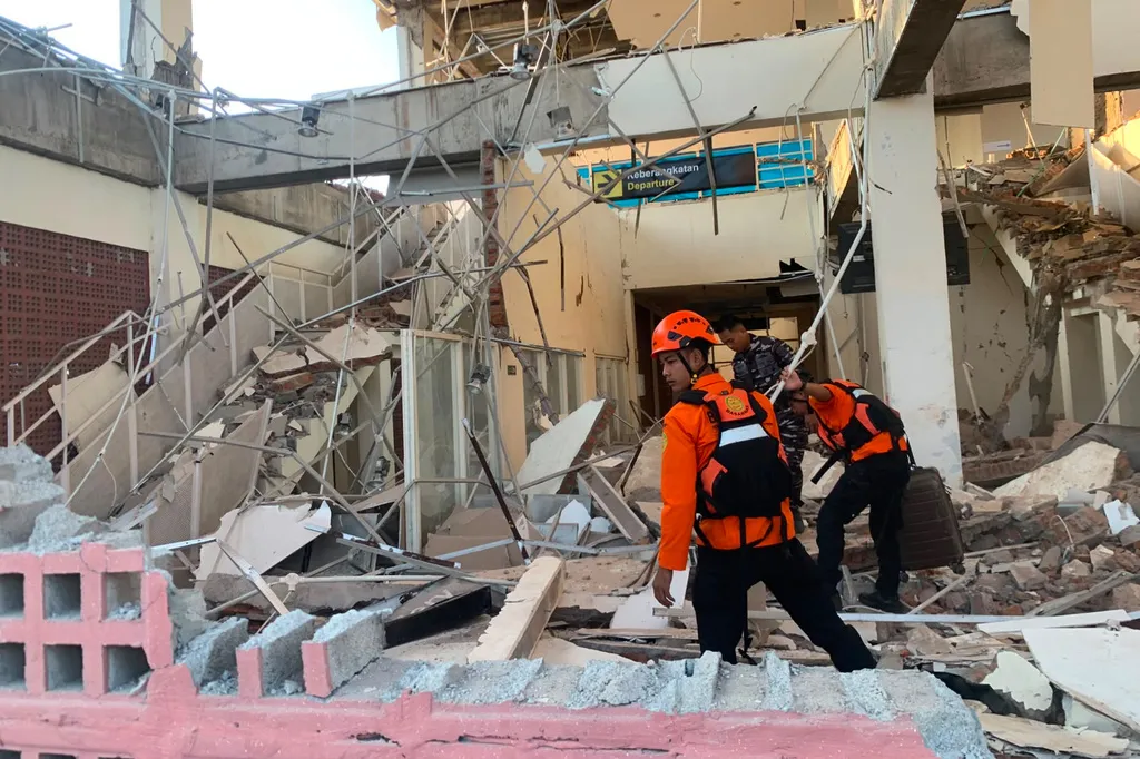 Snažan zemljotres u Indoneziji, poginulo najmanje 20 ljudi