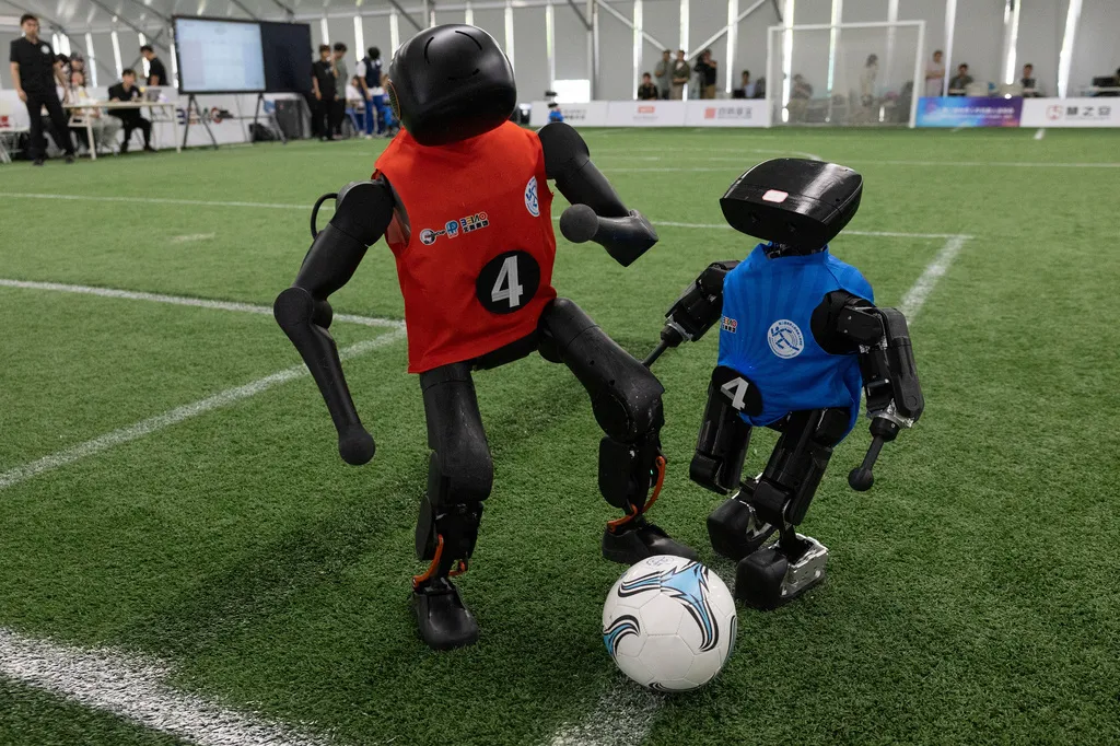 Humanoidni roboti zaigrali fudbal uoči Svjetskih igara u Pekingu
