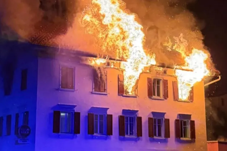 Pet osoba nestalo nakon požara u restoranu u Švicarskoj