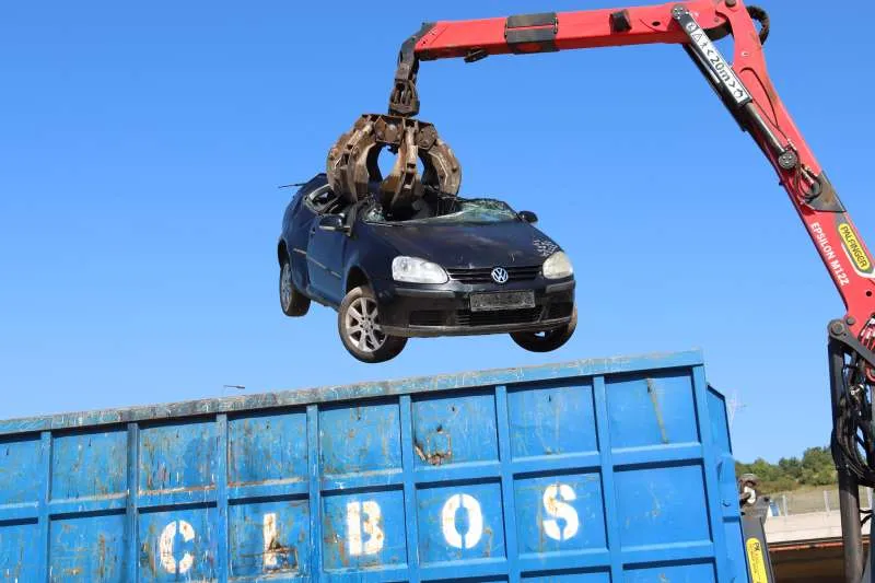 Na depou 1.000 oduzetih automobila, MUP KS krenuo sa uništavanjem vozila