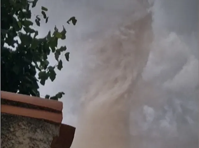 Tornado u Francuskoj, 41 povrijeđeno, 2.800 domaćinstava bez struje