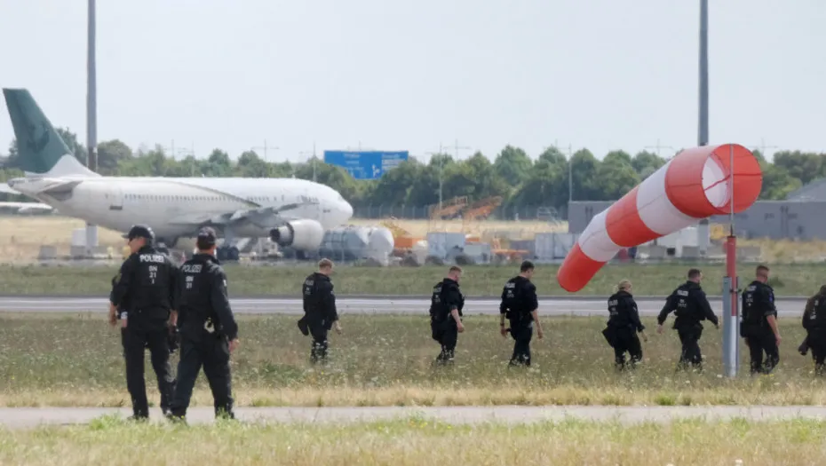 Trag vodi do ruskih tajnih službi? Pronađeni treći dron i eksploziv kod aerodroma Lajpcig/Hale