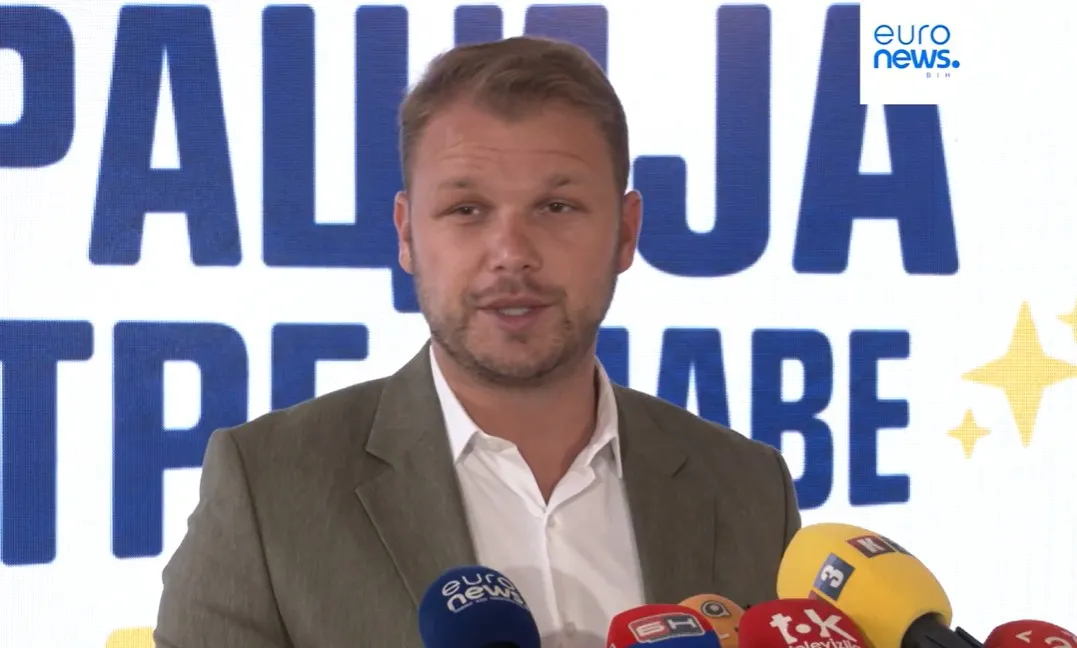 Uniforme sa motivima Zmijanjskog veza: Da li će ih škole u Banjaluci prihvatiti?