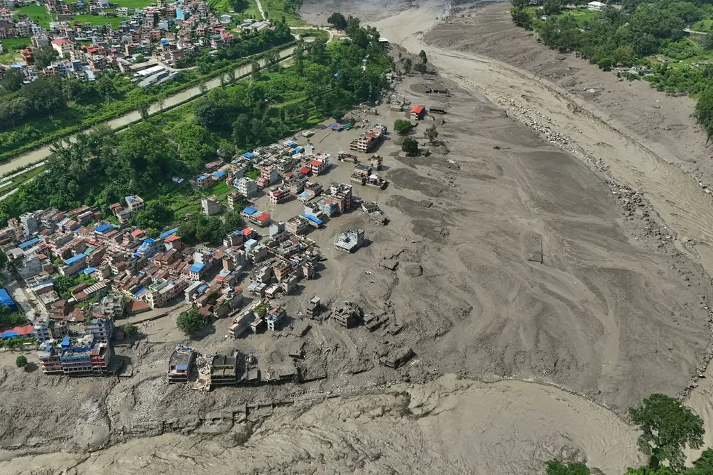 Nepal traži pomoć nakon katastrofalnih poplava, skoro 2500 nestalih