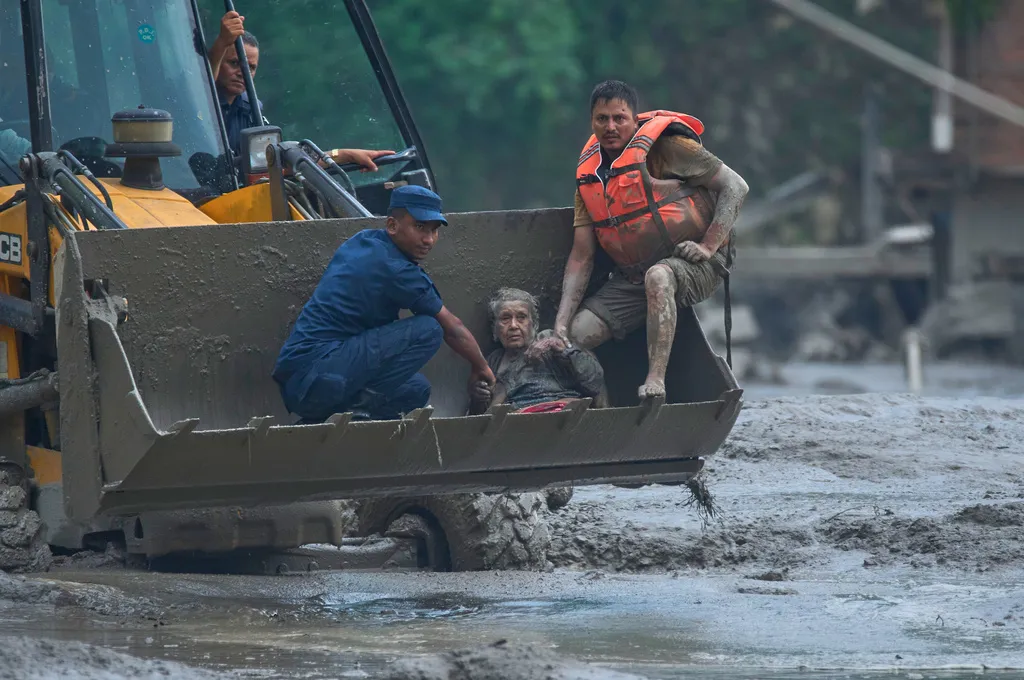 Poplave u Nepalu odnijele više od 460 života, traga se za skoro 1.400 nestalih osoba