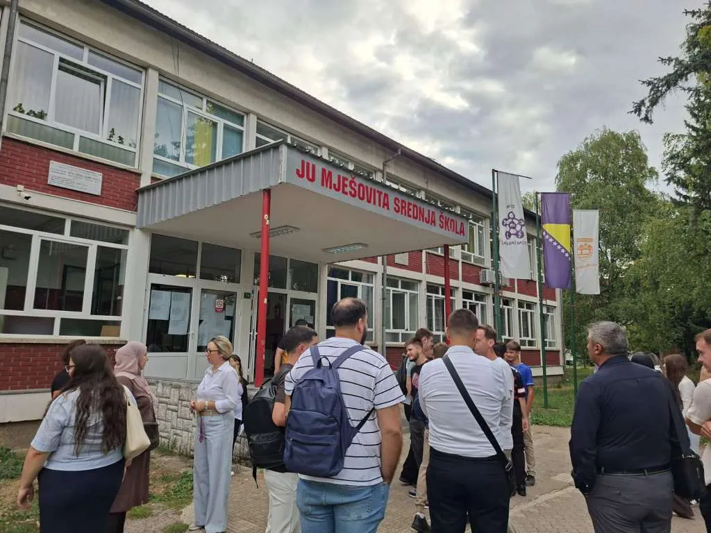 Štrajk upozorenja u srednjim školama USK, Sindikat traži dogovor s Vladom