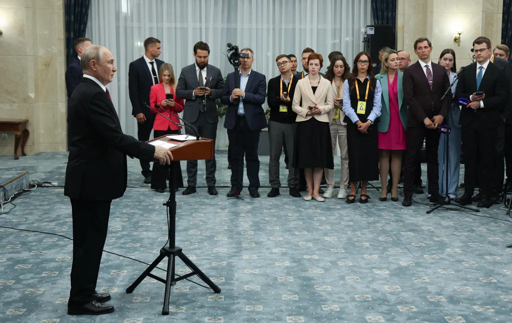 Putin žestoko odgovorio Njemačkoj i Ukrajini: Ko pokuša da proguta Rusiju, dobiće udarac po zubima