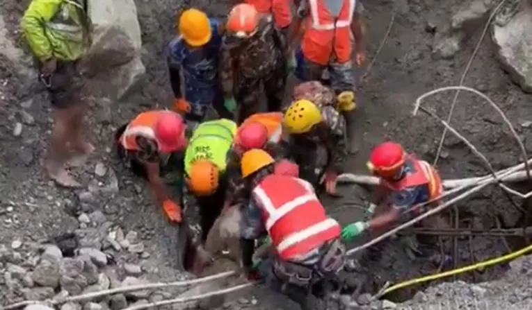 Dvije osobe spašene žive iz tunela devet dana nakon poplava u Nepalu