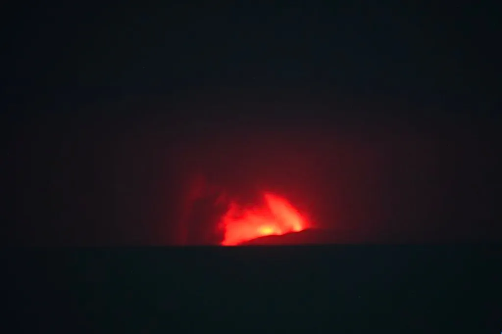 Anak Krakatau eruptirao, vulkanski pepeo prekrio dijelove Džakarte, otkazani letovi  