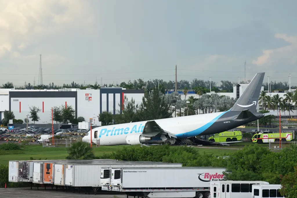 Avion kompanije Amazon sletio sa piste u Majamiju, petoro poginulih