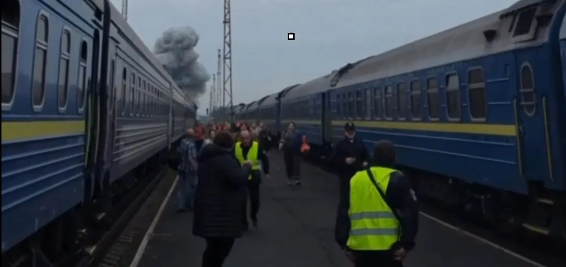 Rusija lansirala 450 dronova na Ukrajinu, jedan pogodio voz blizu poljske granice