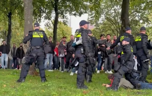 Neredi u Hagu nakon presude bivšim vođama OVK: Policija koristila vodene topove