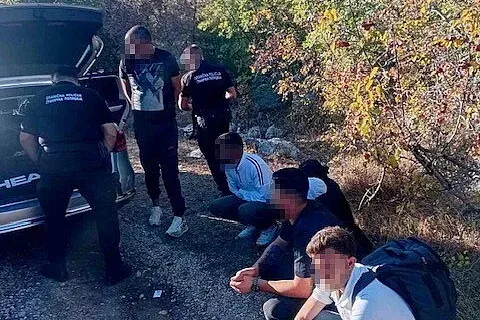 Kod Ravnog spriječeno krijumčarenje šest državljana Turske, uhapšene dvije osobe