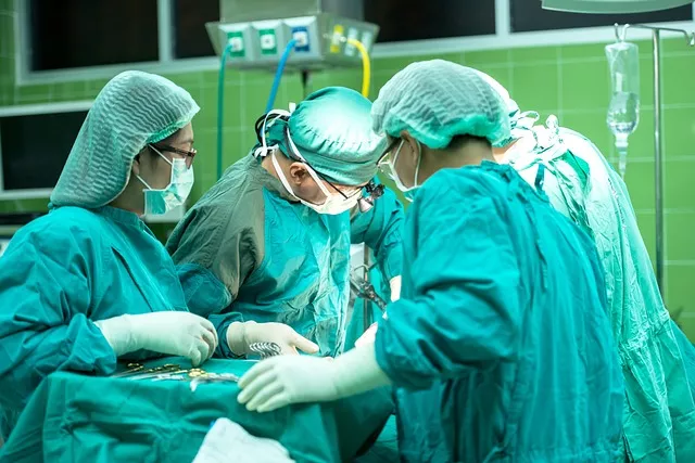 Banjalučki doktor objavio fotografiju: Pacijentu iz oka odstranjen crv